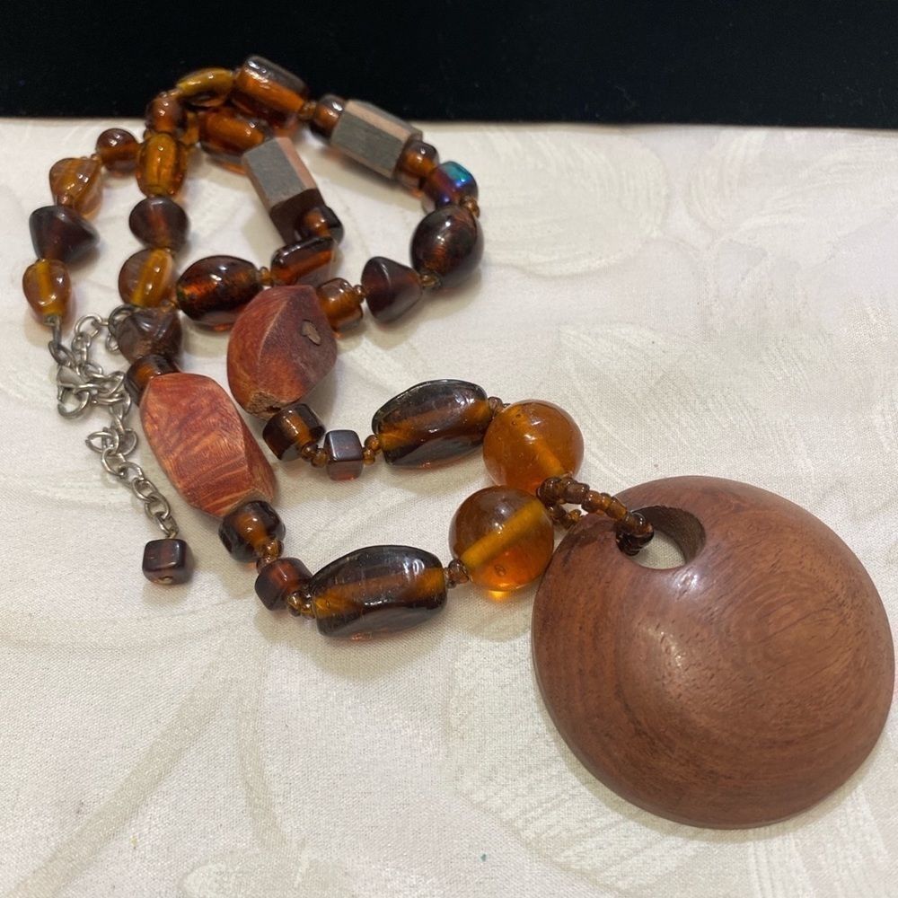 Vintage Wood And Iridescent Glass Necklace - Picture 5 of 6